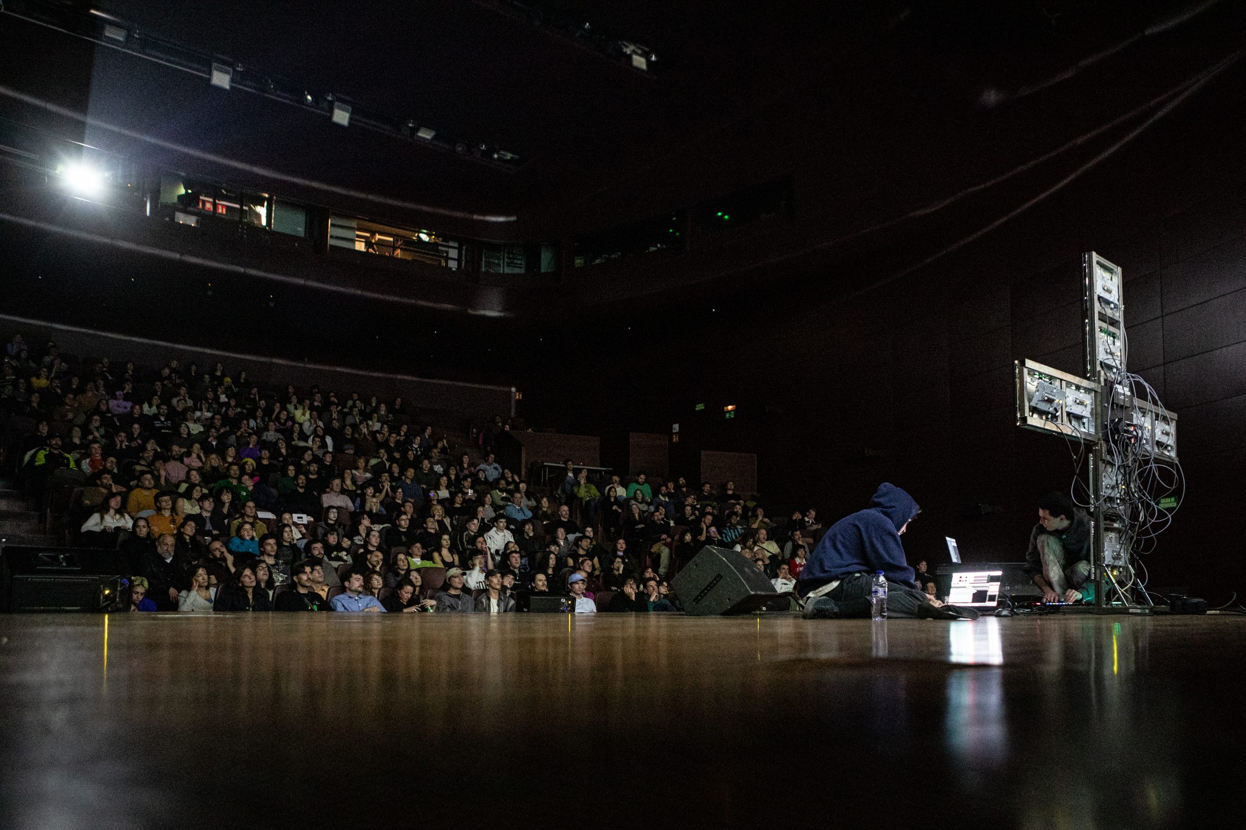 Neutro Gris Live A/V Márgenes Cine
